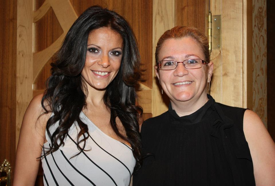 598841_284444068352837_1556931317_n